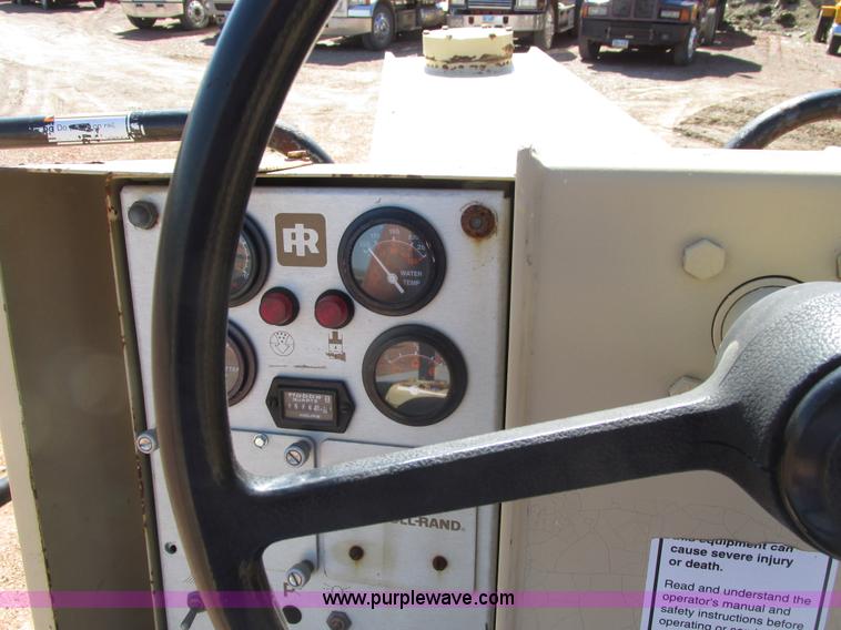 image for item A8525 1991 Ingersoll Rand ST105 static compactor