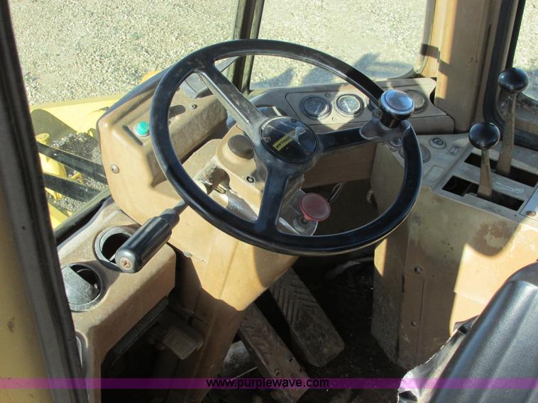 image for item A8528 1985 Caterpillar 926 Payloader wheel loader