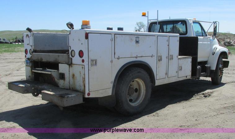 image for item A8530 1995 Ford F800 service truck