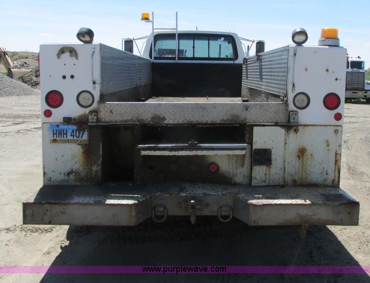 image for item A8530 1995 Ford F800 service truck