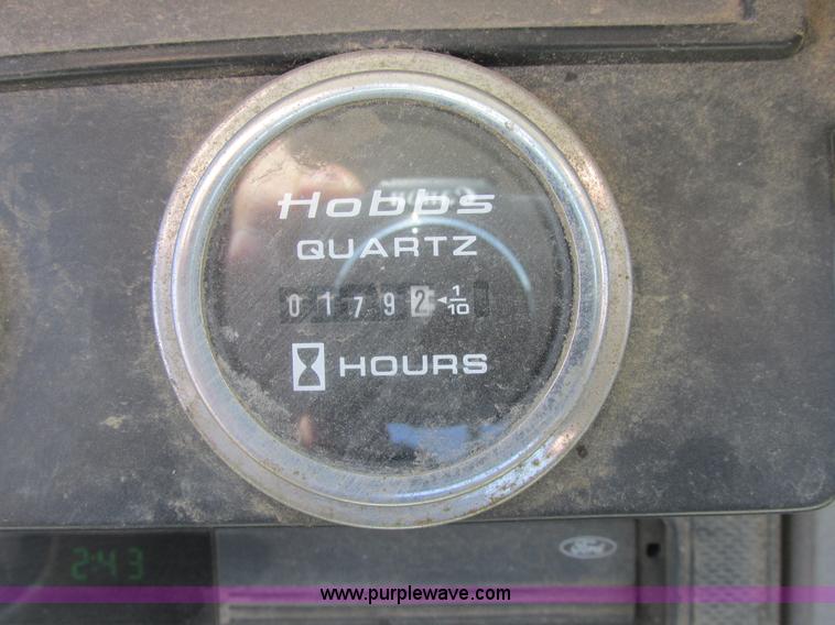 image for item A8530 1995 Ford F800 service truck