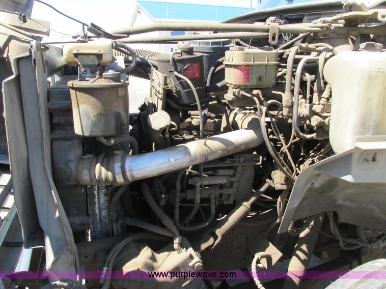 image for item A8530 1995 Ford F800 service truck