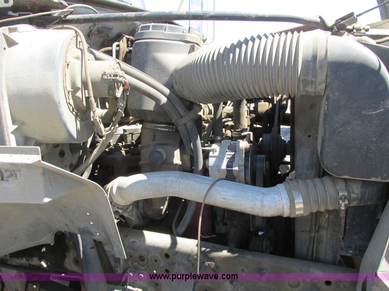 image for item A8530 1995 Ford F800 service truck