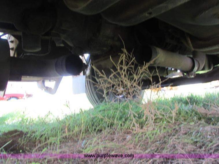 image for item A8530 1995 Ford F800 service truck