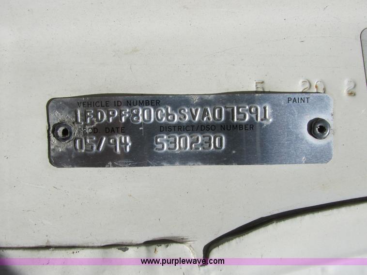 image for item A8530 1995 Ford F800 service truck