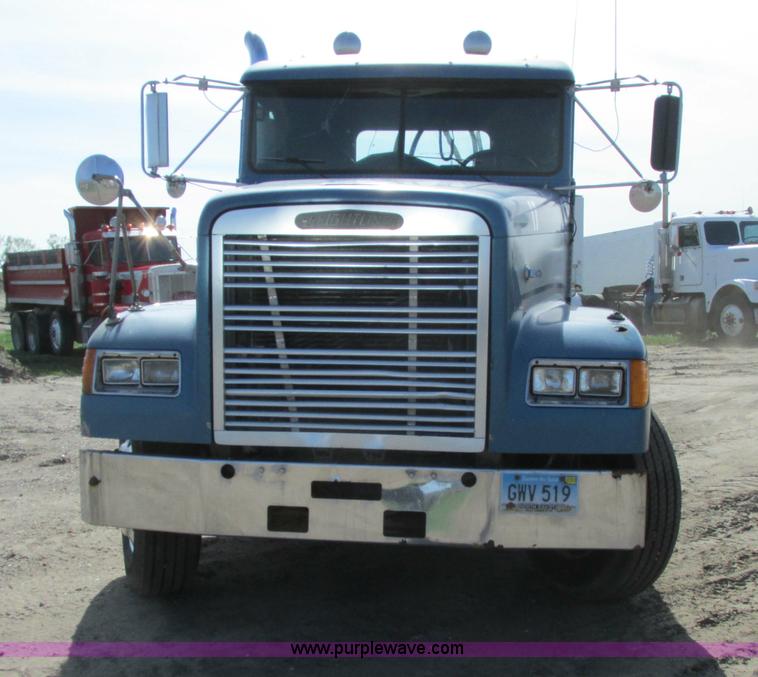 image for item A8531 1996 Freightliner FLD120 semi truck