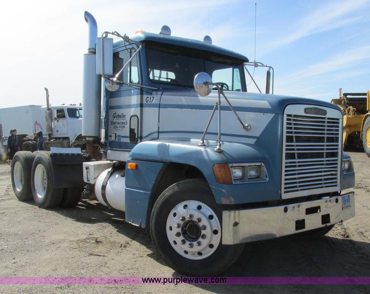 image for item A8531 1996 Freightliner FLD120 semi truck