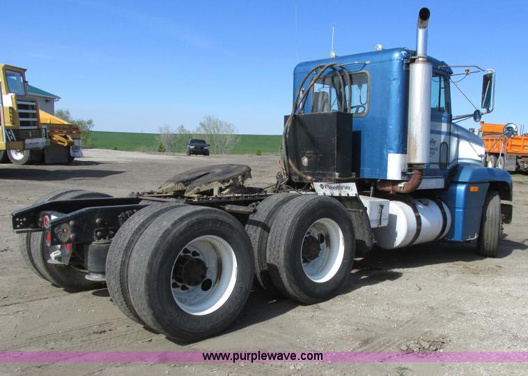 image for item A8531 1996 Freightliner FLD120 semi truck