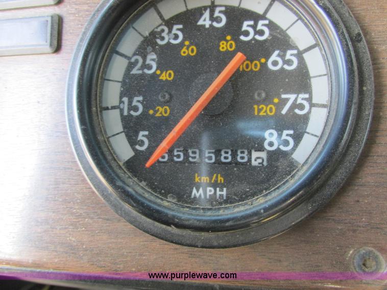 image for item A8531 1996 Freightliner FLD120 semi truck