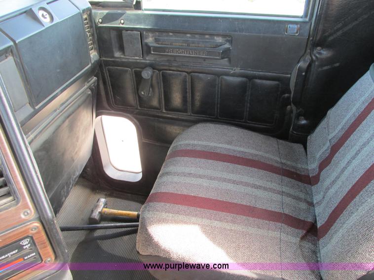 image for item A8531 1996 Freightliner FLD120 semi truck