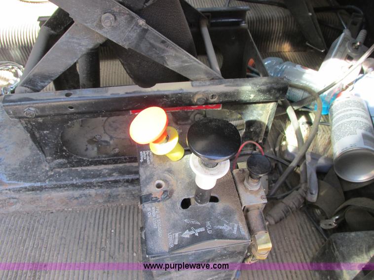 image for item A8531 1996 Freightliner FLD120 semi truck