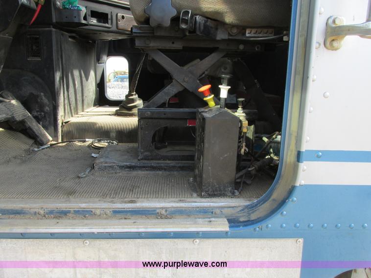 image for item A8531 1996 Freightliner FLD120 semi truck