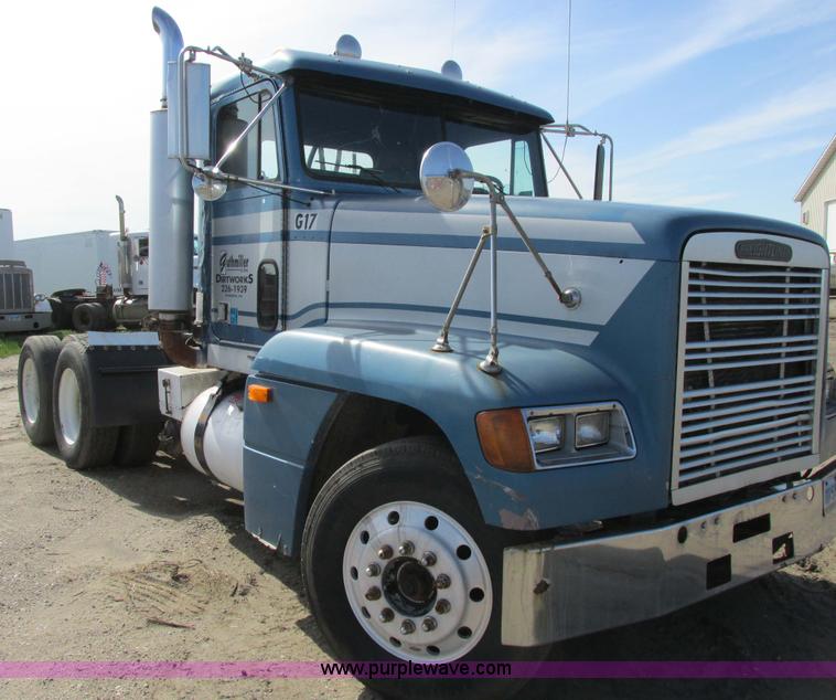 image for item A8531 1996 Freightliner FLD120 semi truck