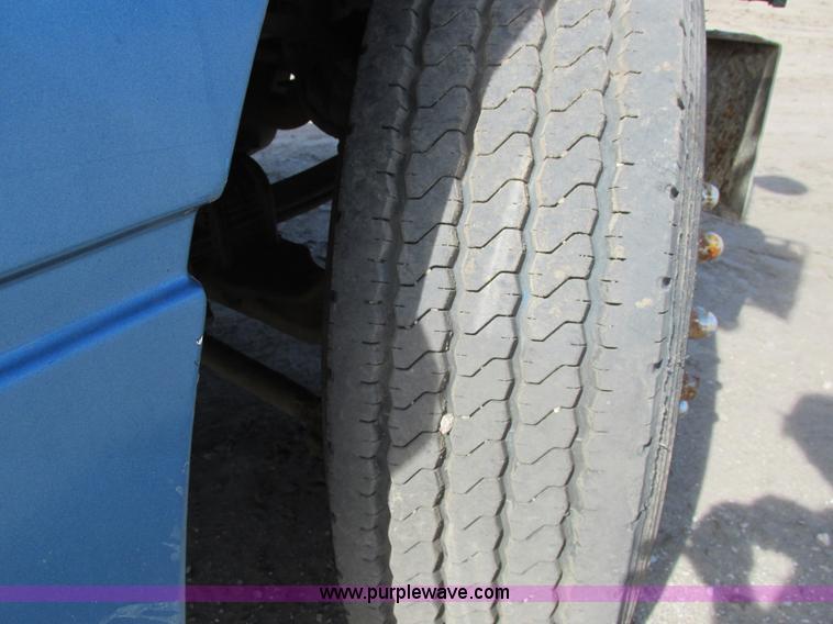 image for item A8531 1996 Freightliner FLD120 semi truck