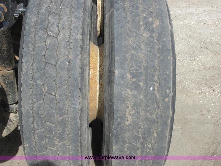 image for item A8531 1996 Freightliner FLD120 semi truck