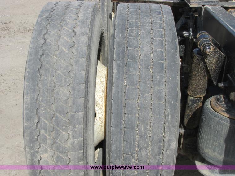 image for item A8531 1996 Freightliner FLD120 semi truck