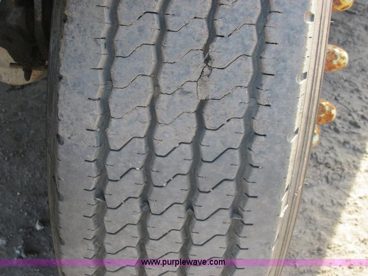 image for item A8531 1996 Freightliner FLD120 semi truck