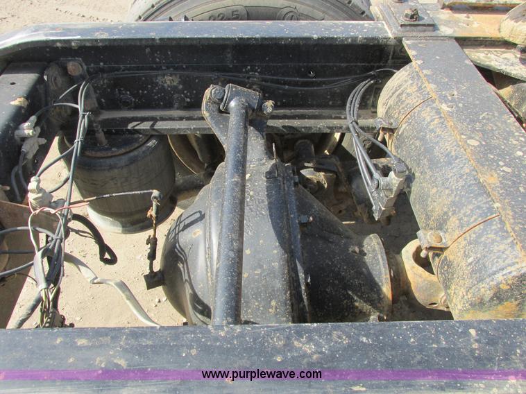 image for item A8531 1996 Freightliner FLD120 semi truck