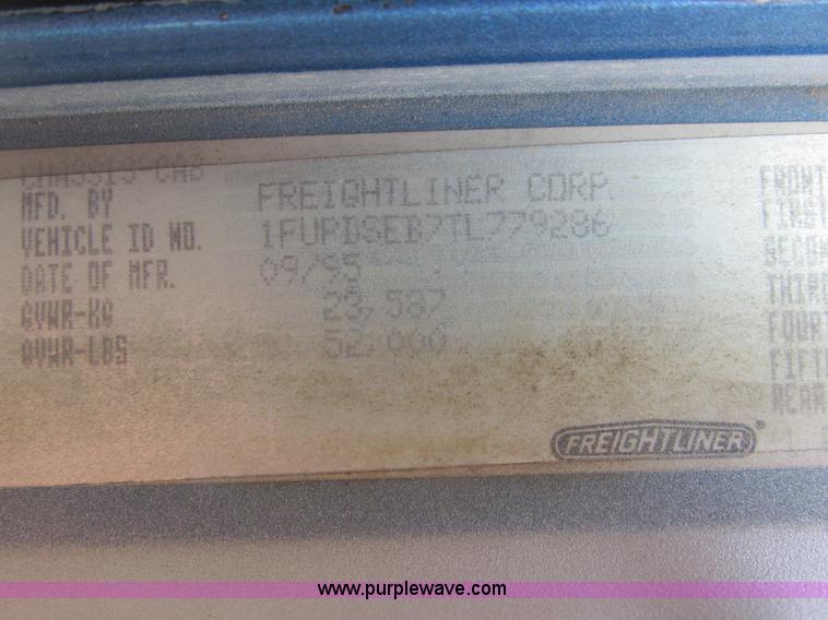 image for item A8531 1996 Freightliner FLD120 semi truck