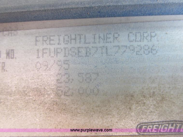 image for item A8531 1996 Freightliner FLD120 semi truck