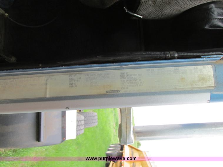 image for item A8531 1996 Freightliner FLD120 semi truck