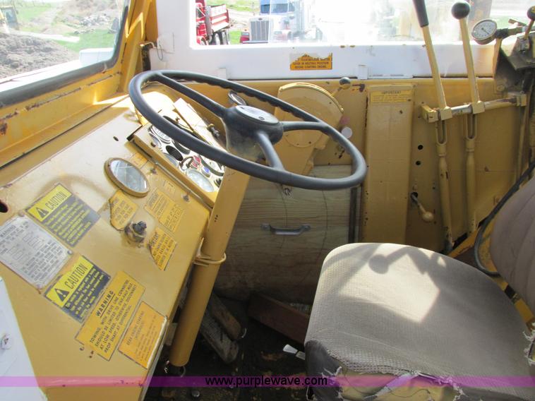 image for item A8532 International 444B elevating scraper