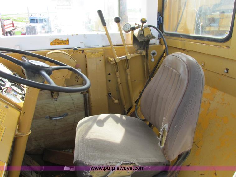 image for item A8532 International 444B elevating scraper