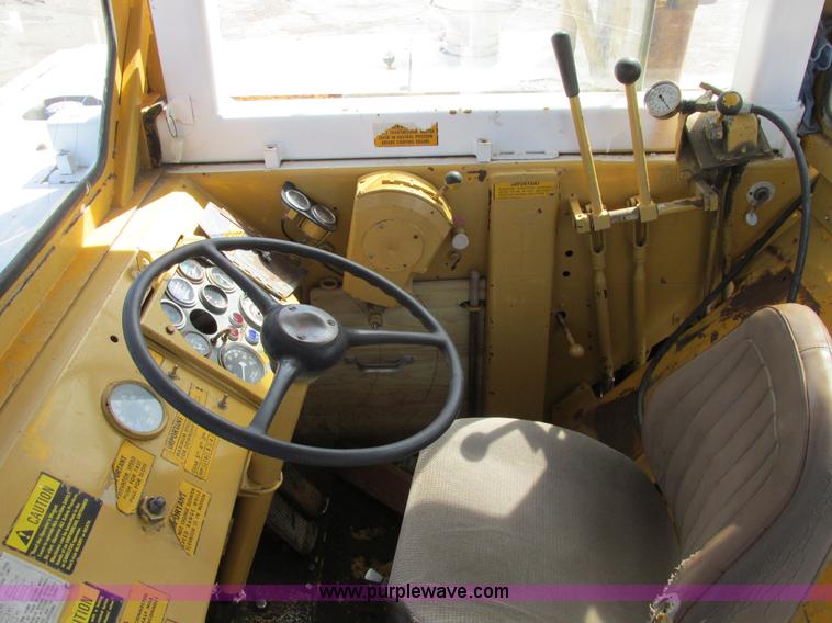 image for item A8532 International 444B elevating scraper