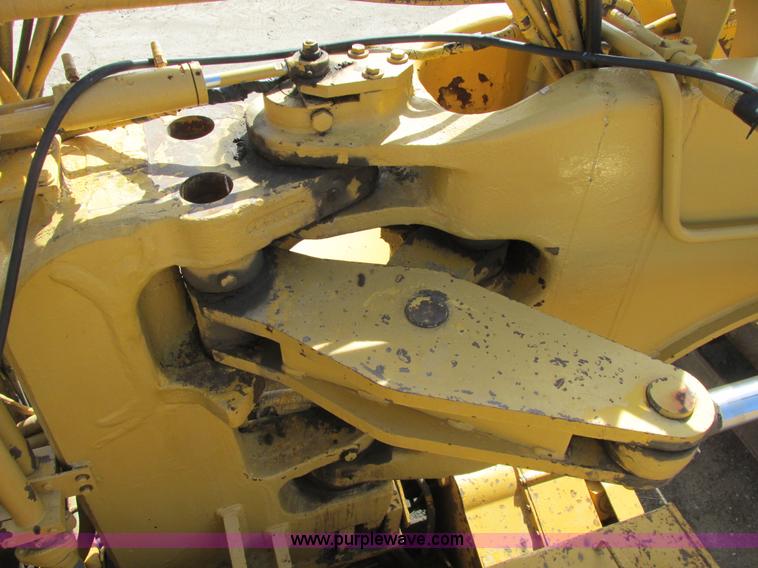 image for item A8532 International 444B elevating scraper