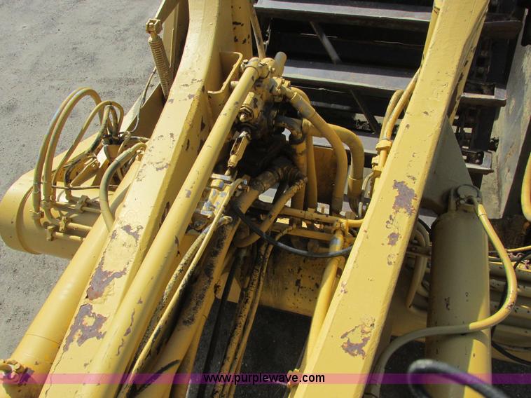 image for item A8532 International 444B elevating scraper