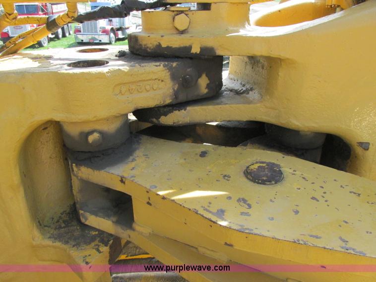 image for item A8532 International 444B elevating scraper