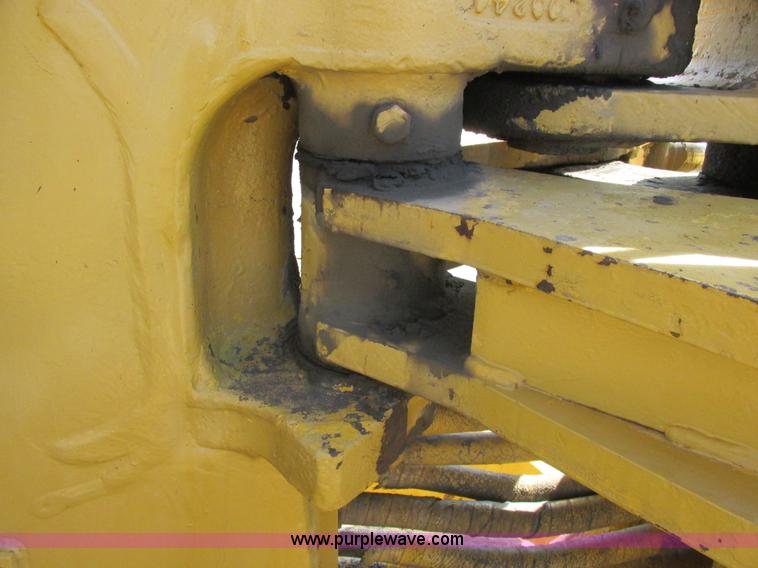 image for item A8532 International 444B elevating scraper