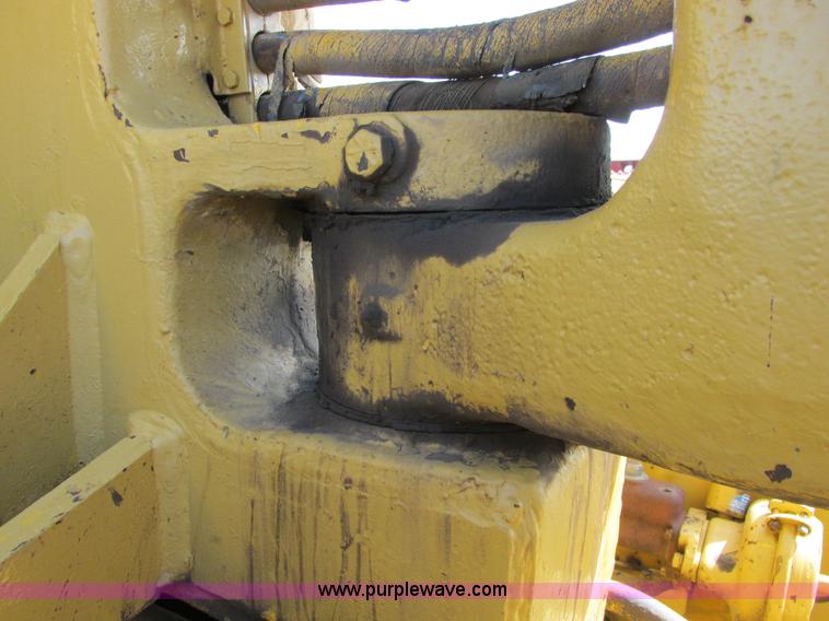 image for item A8532 International 444B elevating scraper