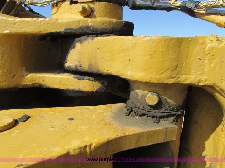 image for item A8532 International 444B elevating scraper