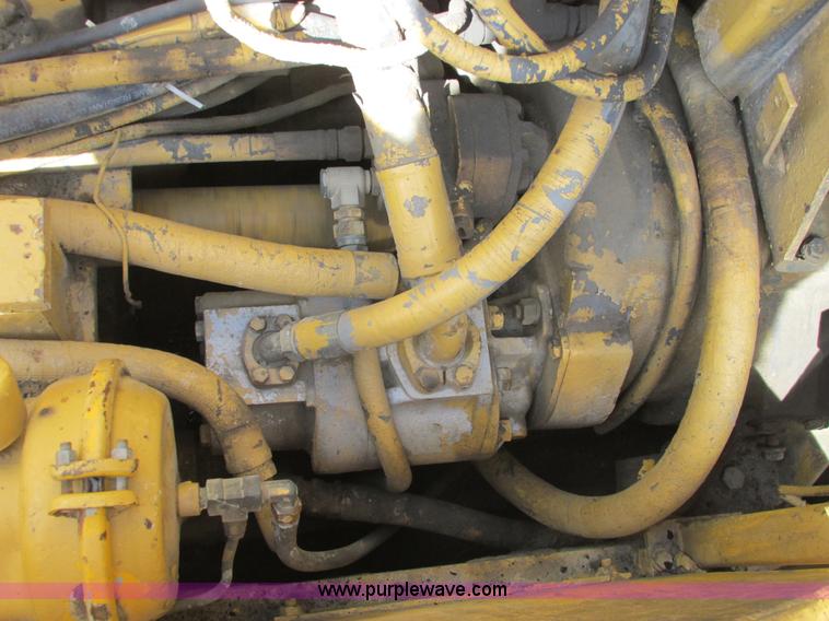 image for item A8532 International 444B elevating scraper