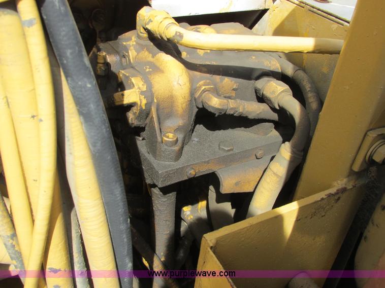 image for item A8532 International 444B elevating scraper