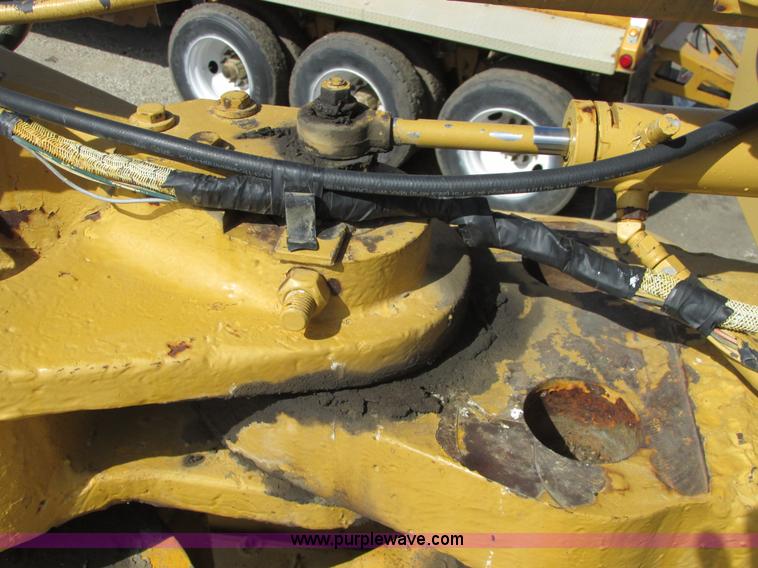 image for item A8532 International 444B elevating scraper