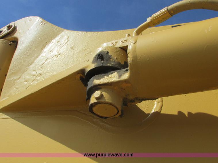 image for item A8532 International 444B elevating scraper