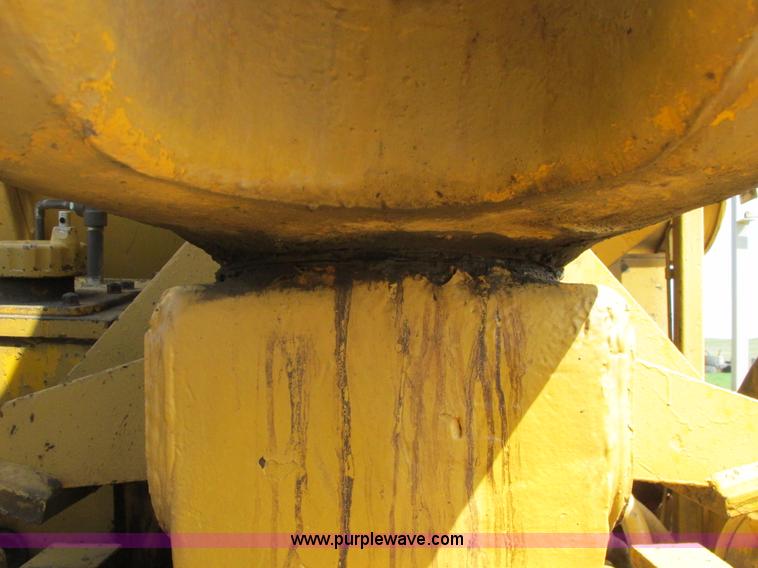 image for item A8532 International 444B elevating scraper