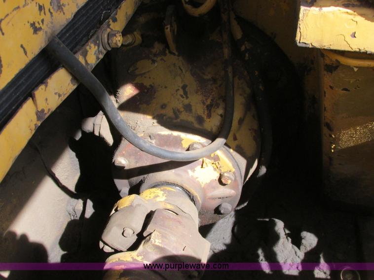 image for item A8532 International 444B elevating scraper