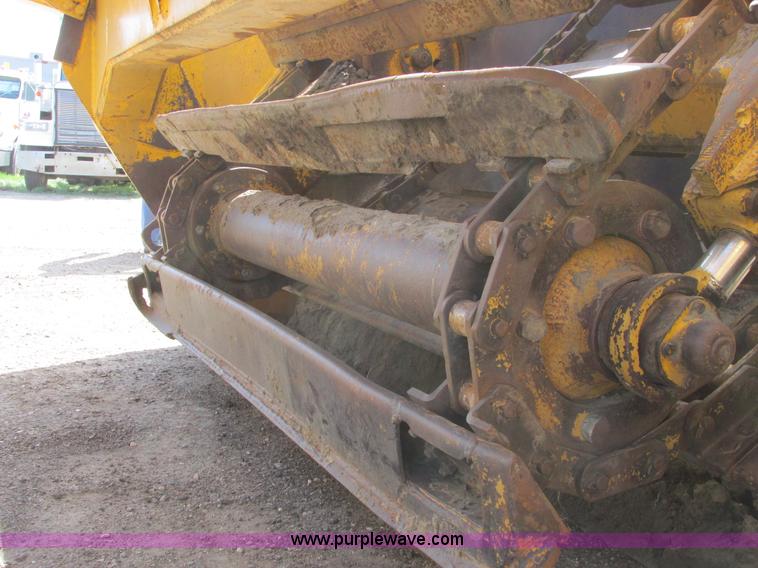 image for item A8532 International 444B elevating scraper