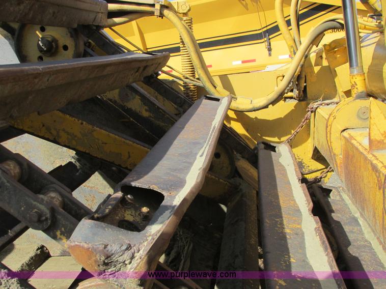 image for item A8532 International 444B elevating scraper