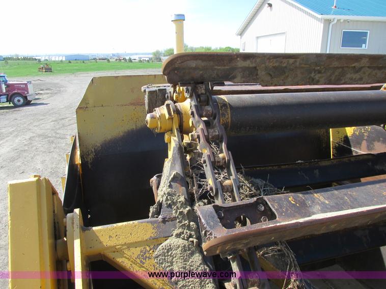 image for item A8532 International 444B elevating scraper