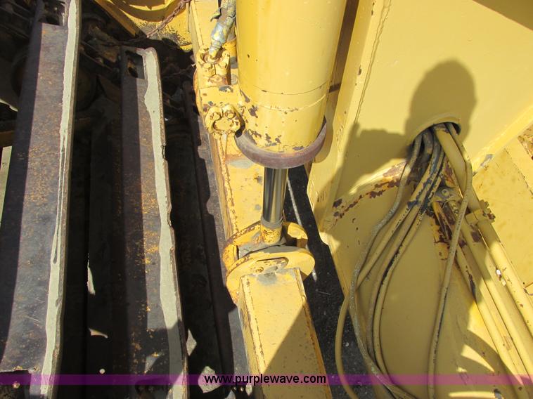 image for item A8532 International 444B elevating scraper