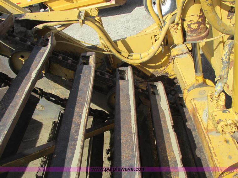 image for item A8532 International 444B elevating scraper