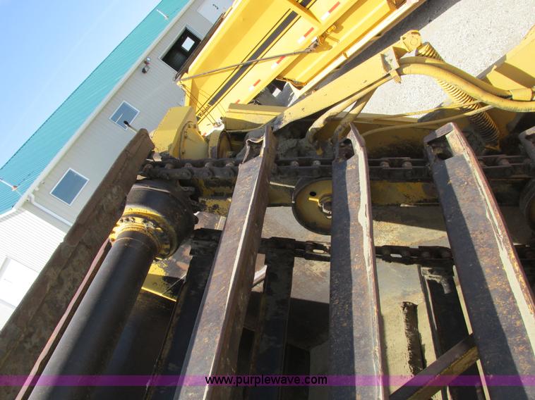 image for item A8532 International 444B elevating scraper