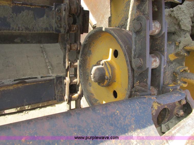 image for item A8532 International 444B elevating scraper