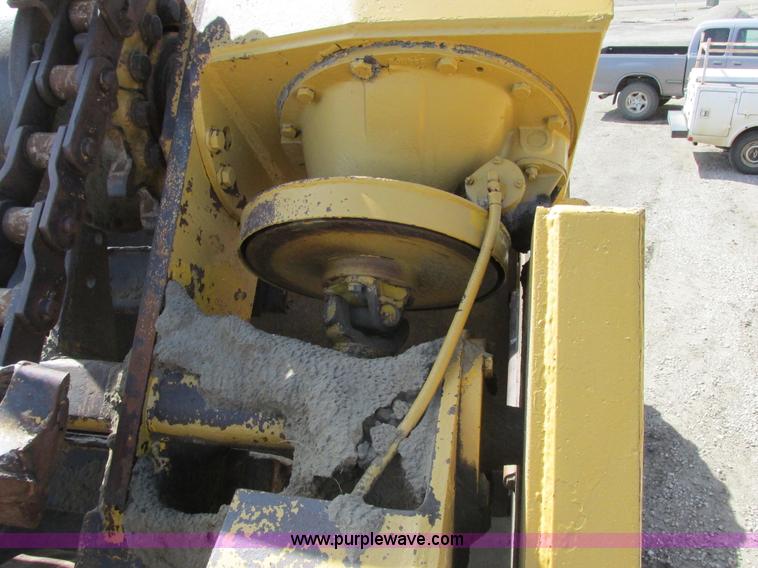 image for item A8532 International 444B elevating scraper