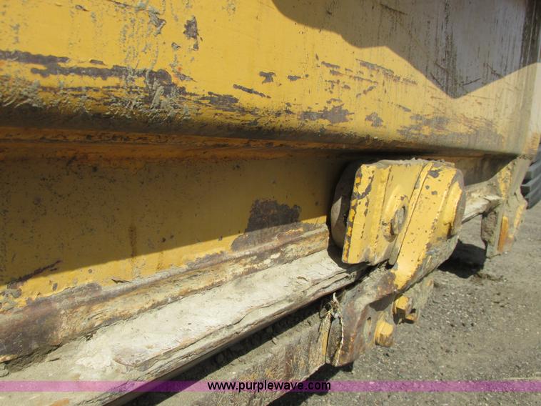 image for item A8532 International 444B elevating scraper