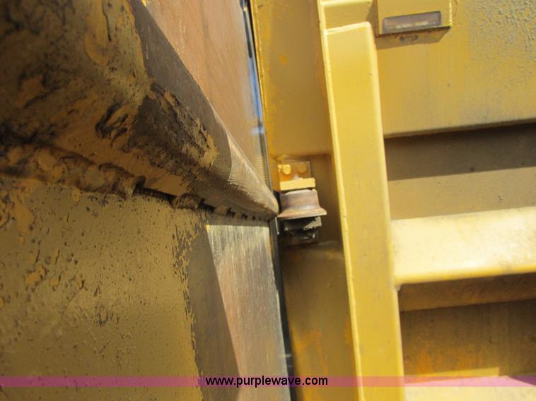 image for item A8532 International 444B elevating scraper